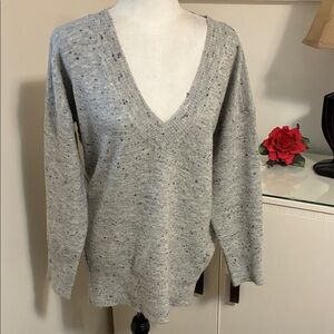 Women's Gray V-Neck Sweater Size L